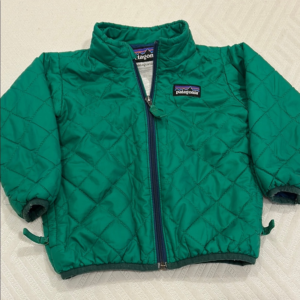 Patagonia Green Puffer Jacket with Quilted Design 12m